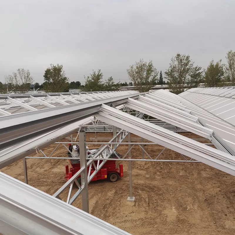 Индивидуальная теплица из 16-мм сотового поликарбоната