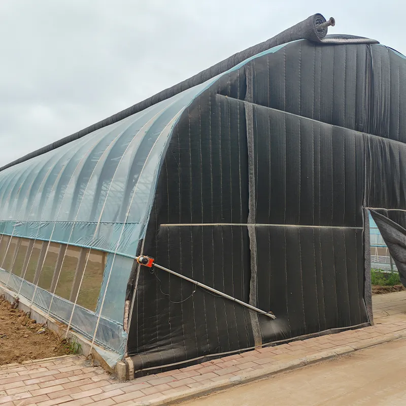 Одиночный парник с утепляющим покрывалом