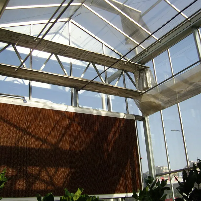 Система вентиляторов и влажных завес для теплиц