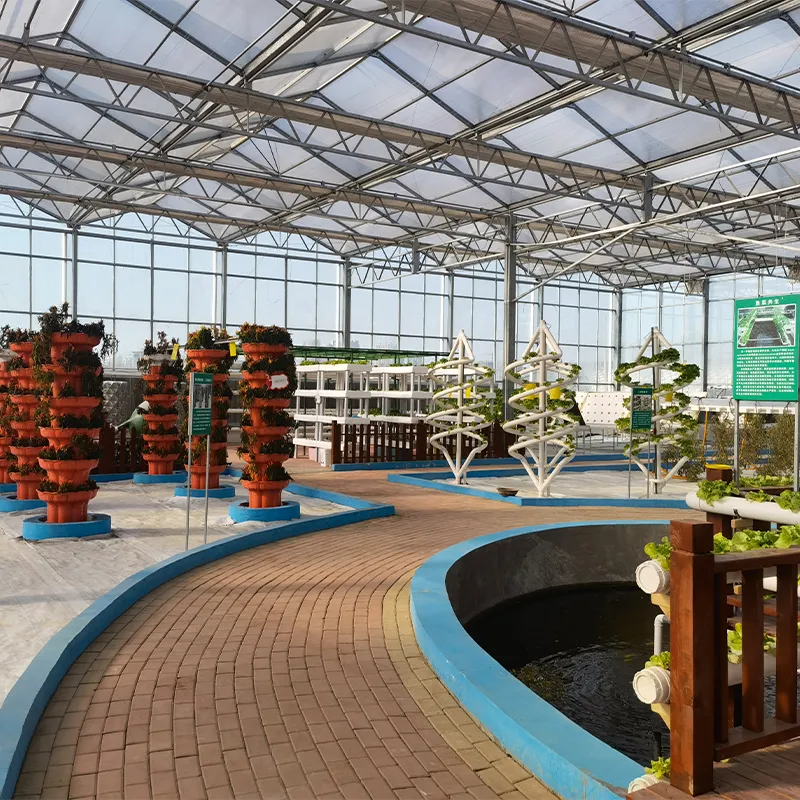 Теплица из сотового поликарбоната для вертикального выращивания