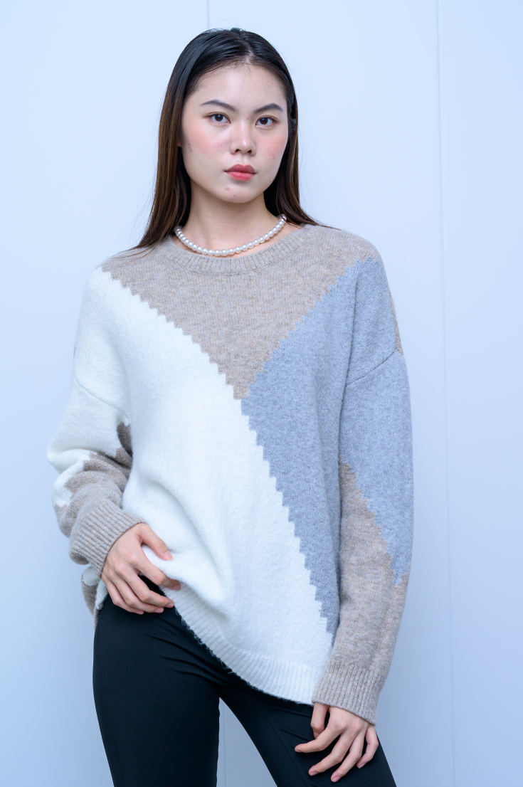Двухцветные свитера женские — стильные и уютные трикотажные модели