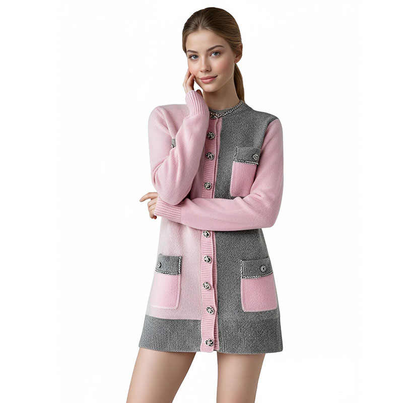 Вязаное кардиган-платье в стиле Chanel, выполненное в розово-серых тонах, элегантное осенне-зимнее пальто-платье.
