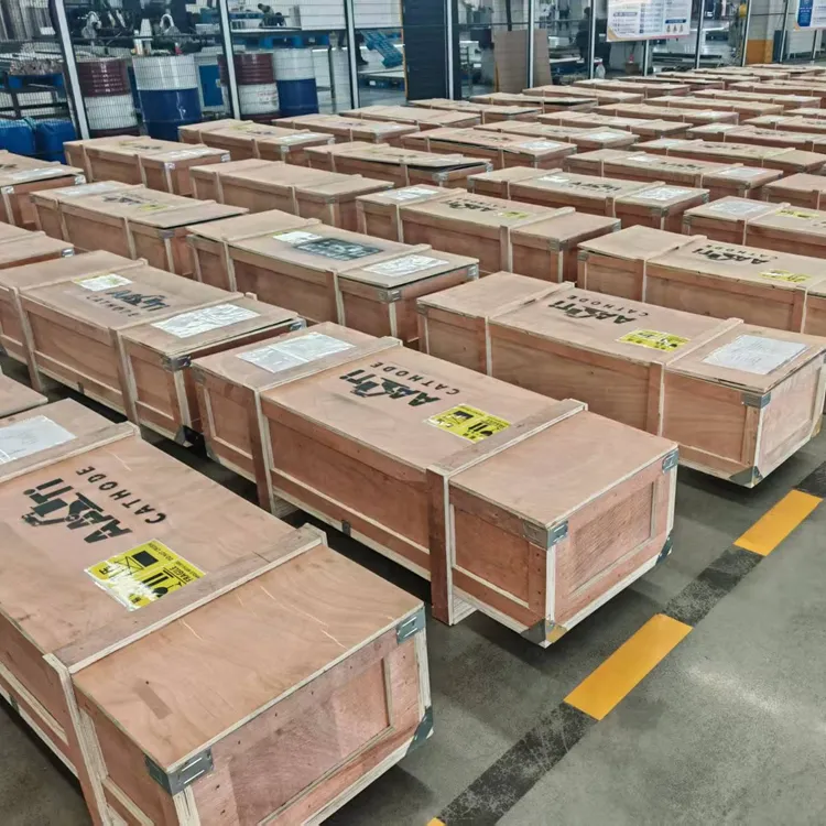 Трехслойный проводящий стержень из стали, меди и стали для катодных пластин из нержавеющей стали