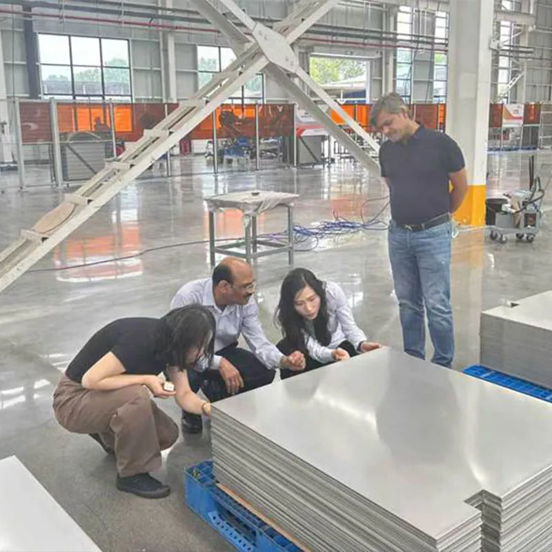 Визит делегации клиентов из Дубая Делегация клиентов из Дубая специально посетила AATi для углубленных переговоров по ключевым расходным материалам проекта по производству 10 000 тонн катодной меди в год.