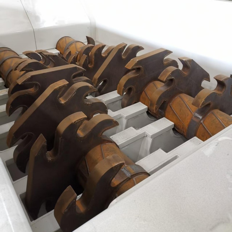 Двухвальная раздирающая дробилка