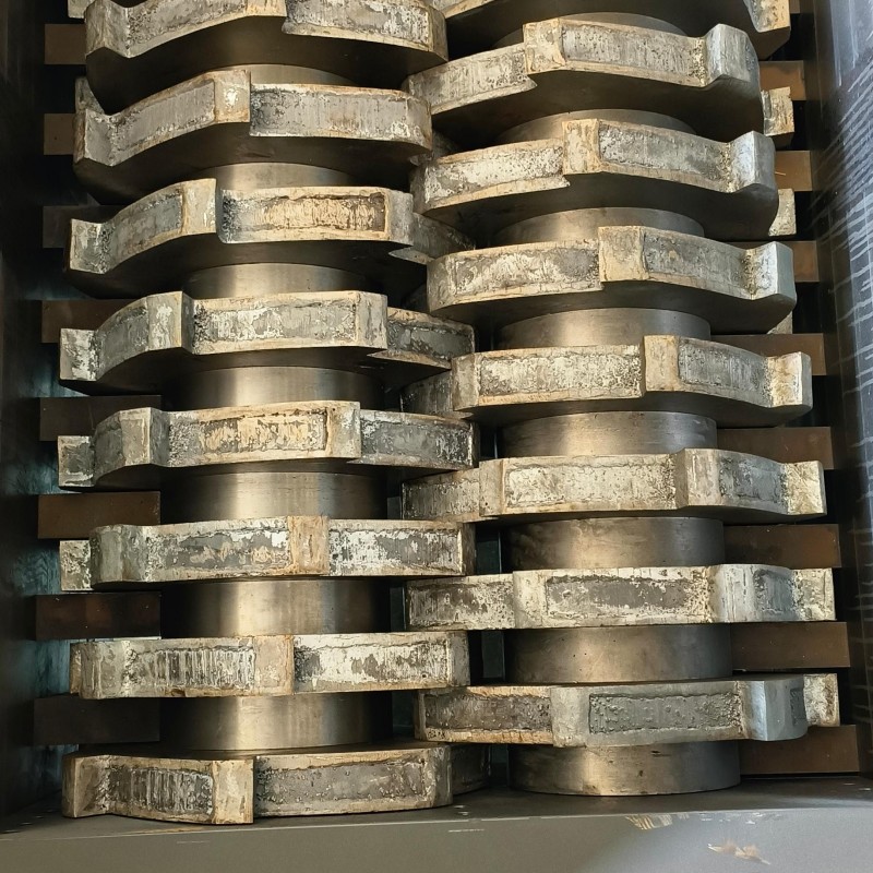 Двухвальная сдвиговая дробилка