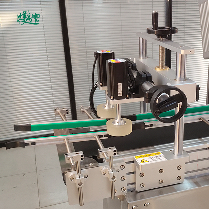 Поточная линия для лазерной маркировки QR-кода с разделением бутылок