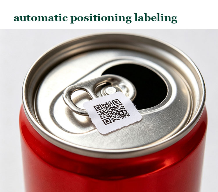 Автоматическая наклейка верхней части честной этикетки на бутылки Coca-Cola, производственная линия с трехуровневой ассоциацией матричных данных.