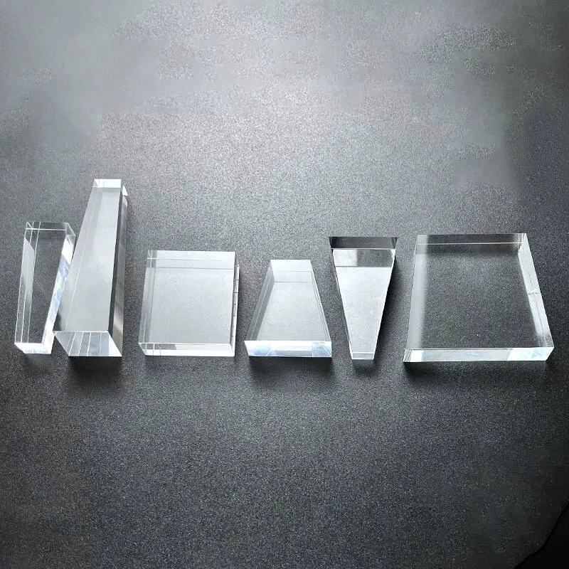 Оптическая призма для косметологических приборов