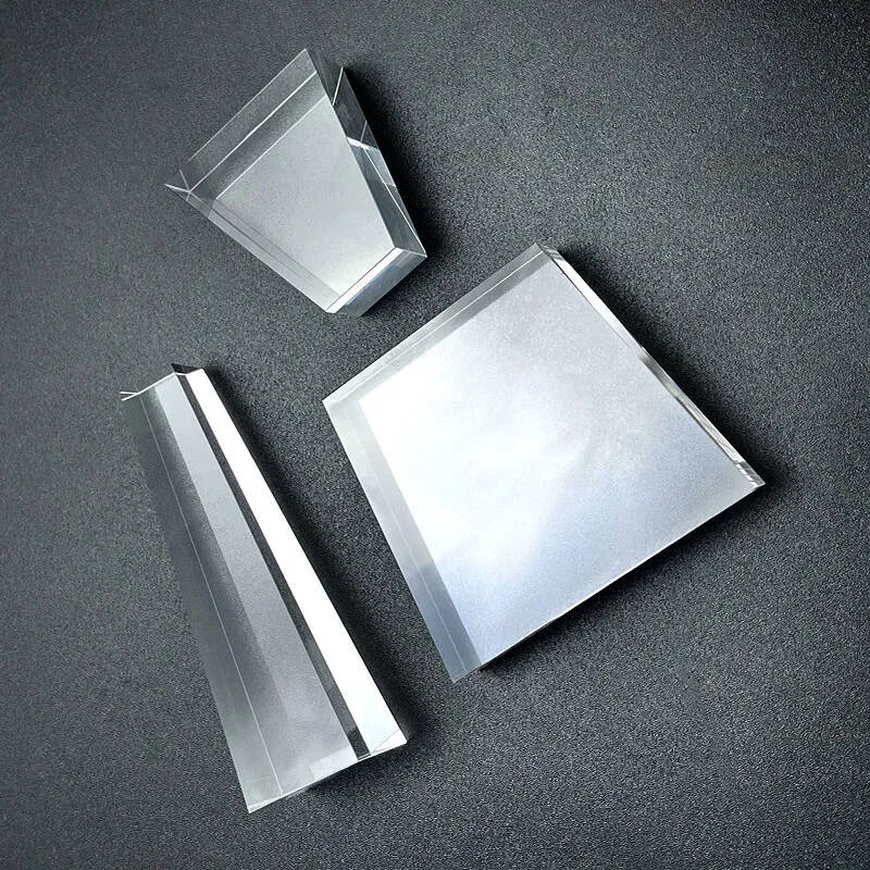 Оптическая призма для косметологических приборов