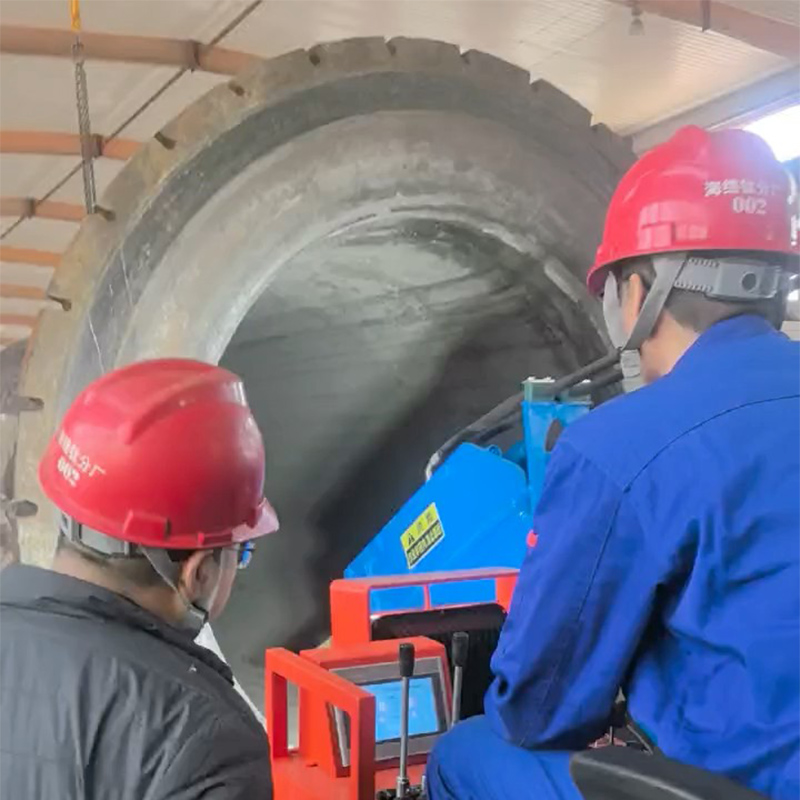 Автоматическая установка для очистки внутренней поверхности реакторов