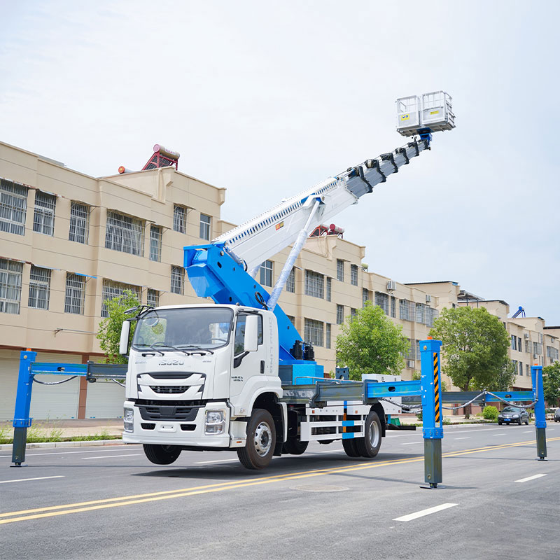 ISUZU 45-метровая автовышка