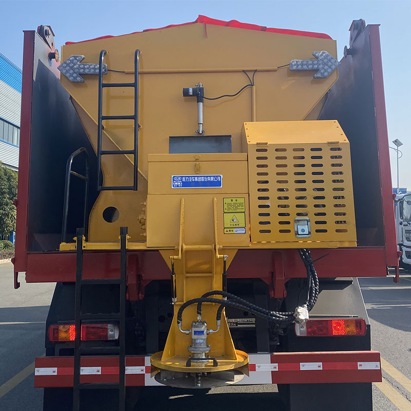 Многофункциональный снегоуборочный автомобиль на шасси «Sinotruk HOWO»