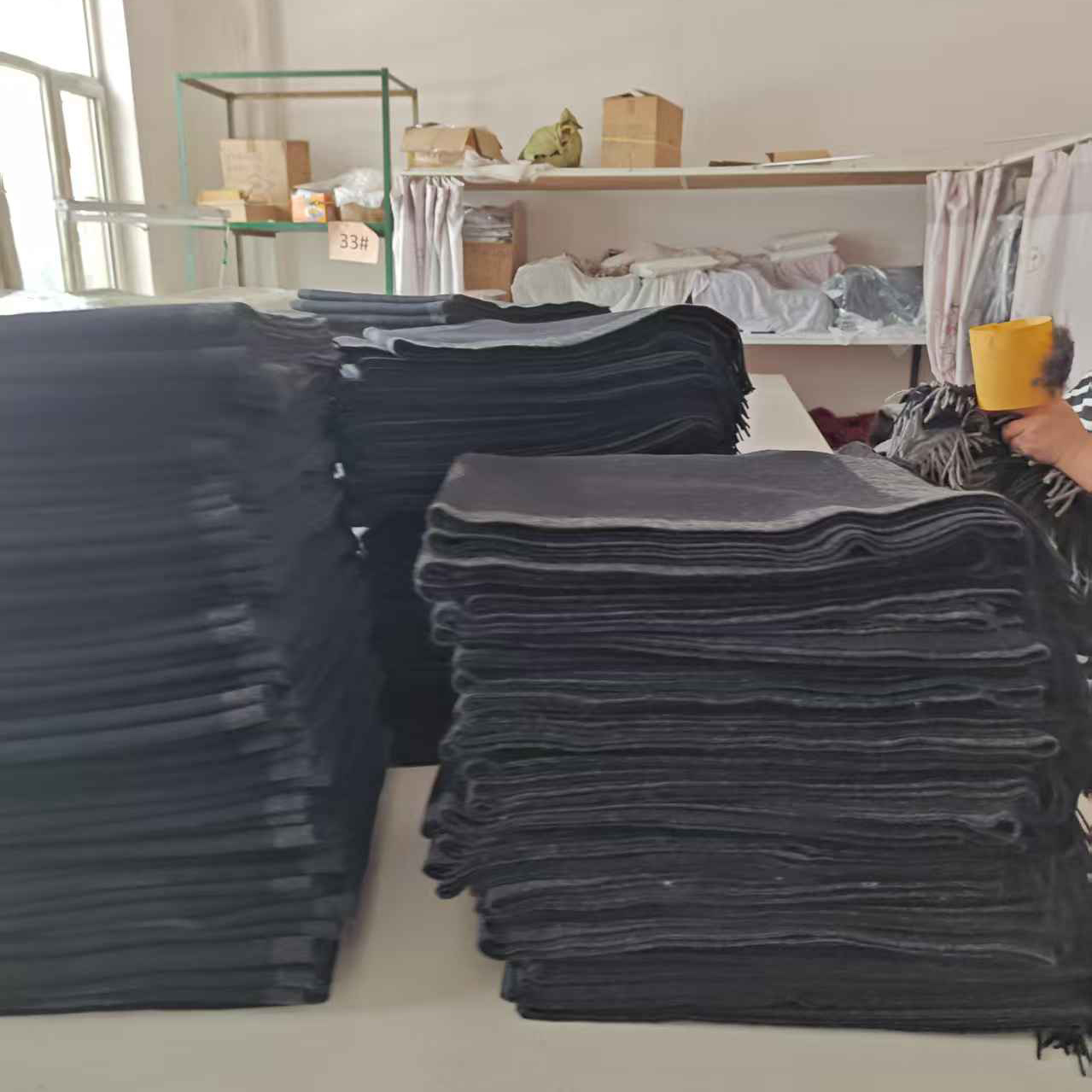 Искусная резьба по бархату высокого качества, созданная компанией Kaiyan fashion velvet industry, демонстрирует силу местного производства по прядению бархата