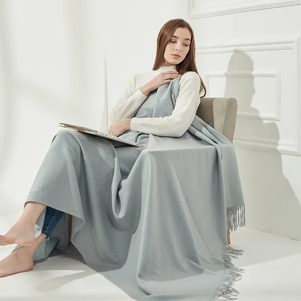 Однотонное шерстяное одеяло