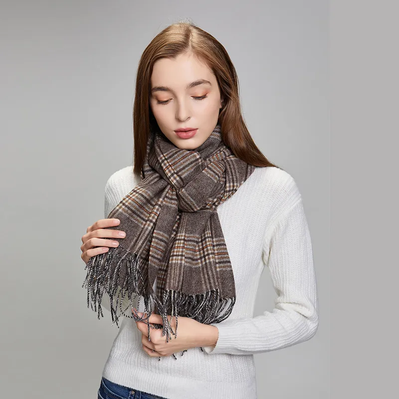 Шерстяная шаль в клетку