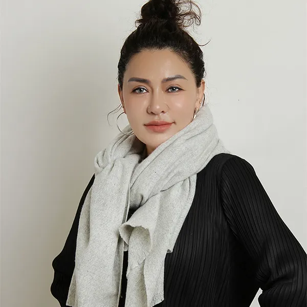 Шерстяная водорастворимая шаль