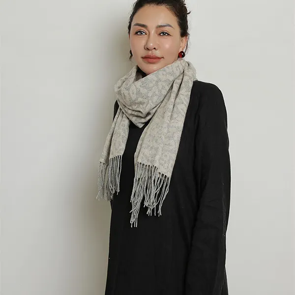 Шерстяная жаккардовая шаль из модала