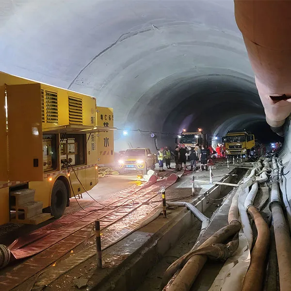 Дренаж после инцидента с проникновением воды в туннель Шицзиншань в Чжухае