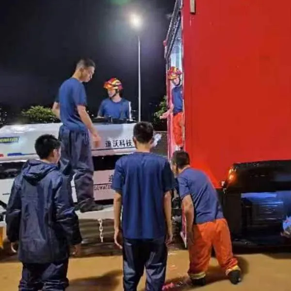 Аварийно-спасательная машина для наводнений большой производительности