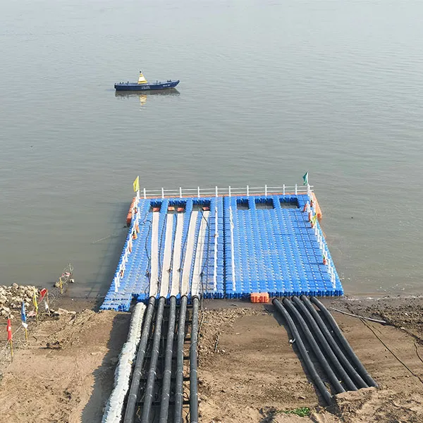 Водоочистная станция Ухань Дуншуй осуществляет экстренное откачивание воды из реки Янцзы