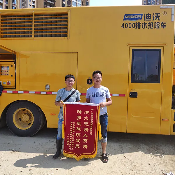 Дренаж воды, накопившейся в городской черте уезда Цзинтань, провинция Сычуань