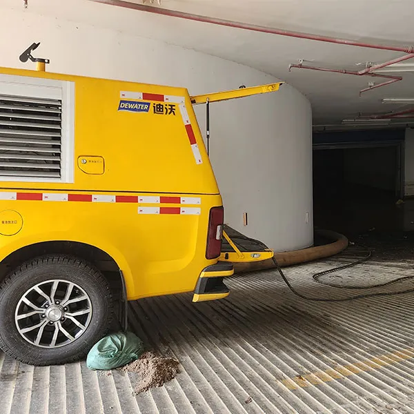 Мобильная машина с насосом для контроля паводков