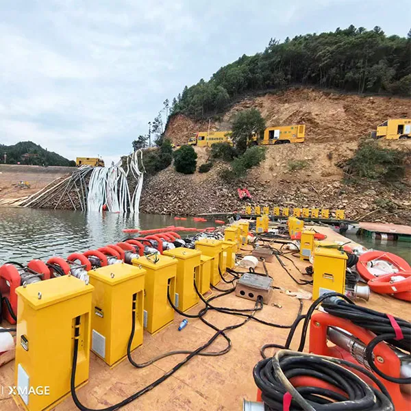 Откачка воды, проникающей через дамбу водохранилища Цзюфэн в уезде Пинцзян