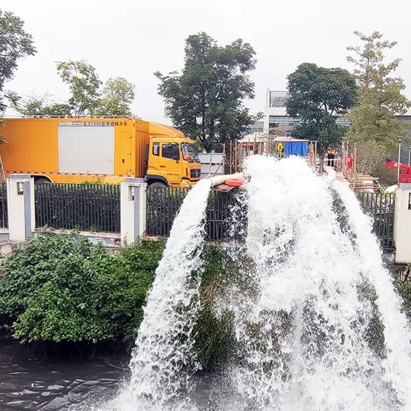 Строительство очистных сооружений для сточных вод в районе Си Лан города Гуанчжоу; процесс слива воды