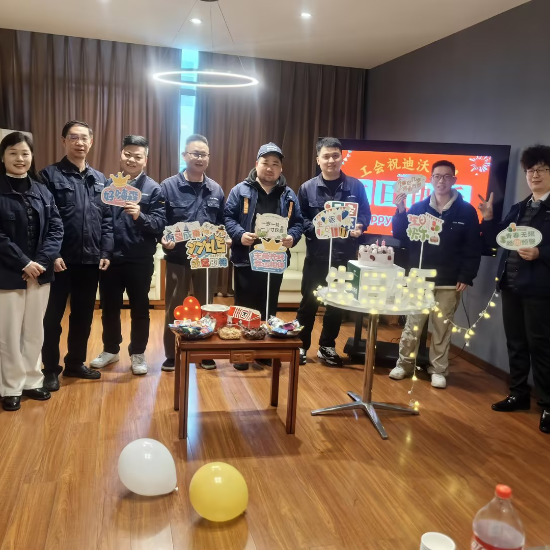 В марте наступают дни рождения, тепло наполняет Divo.