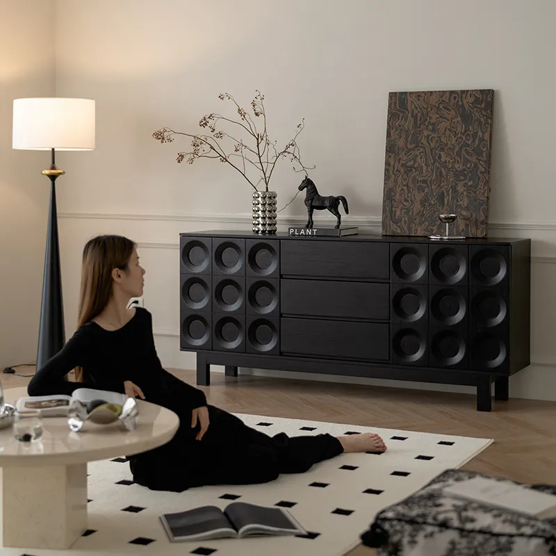 Минималистичный шкаф для хранения вещей в гостиной