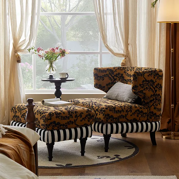 Кресло с рисунком сосны