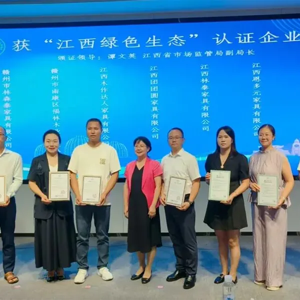 Первая партия из 27 предприятий по производству мебели с использованием водоэмульсионных красок в Наньчане получила сертификат «Зеленая экология Цзянси» (Экологичность провинции Цзянси).