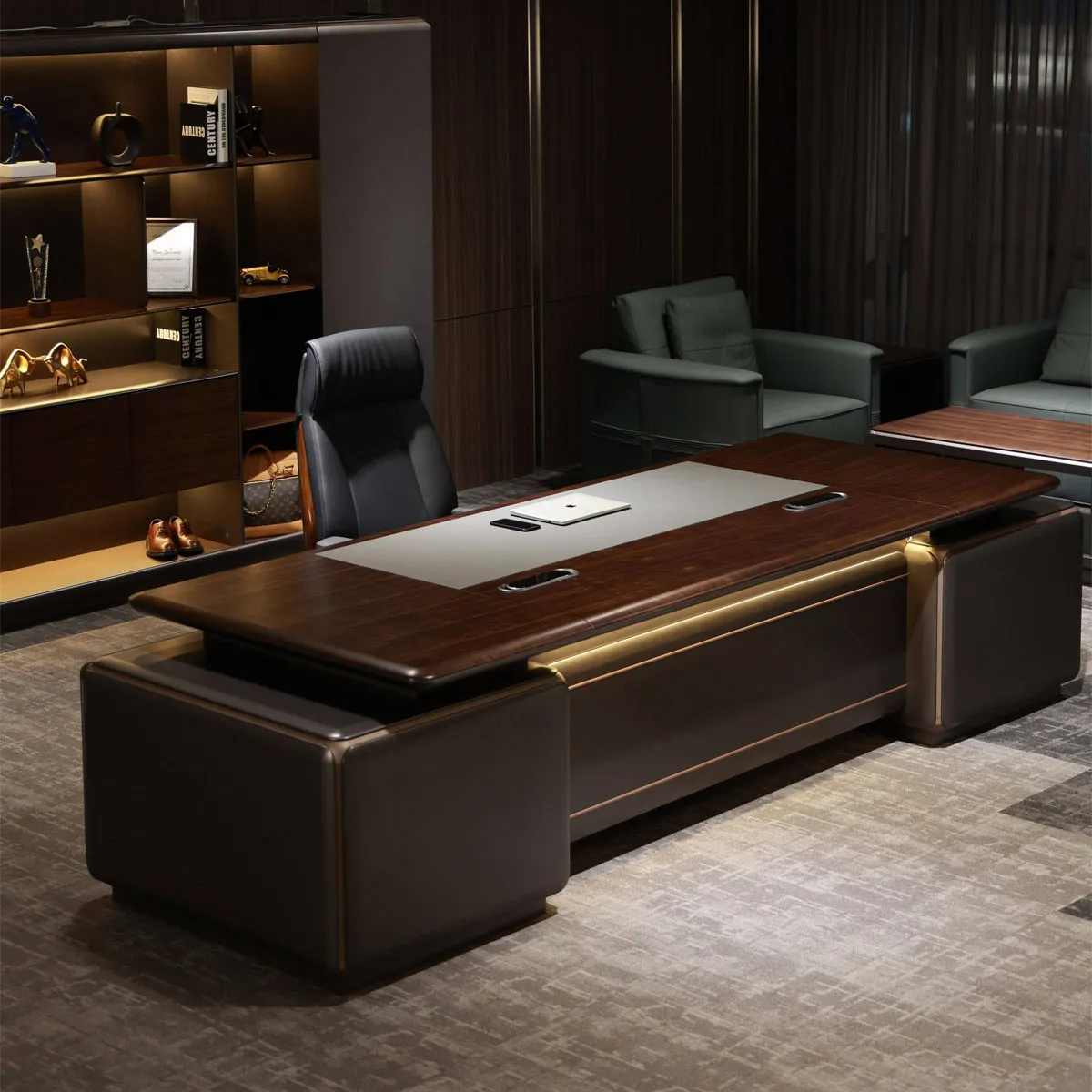 Роскошный рабочий стол для руководителя