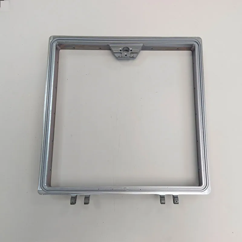 Задний кронштейн крышки пусковой установки