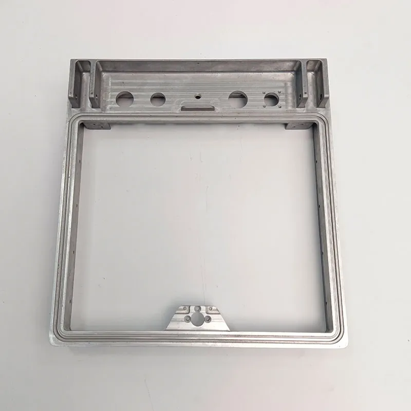 Задний кронштейн крышки пусковой установки