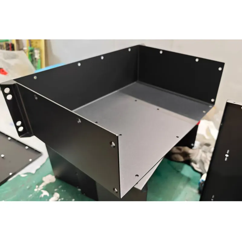 Предварительная сборка корпуса аккумуляторной батареи