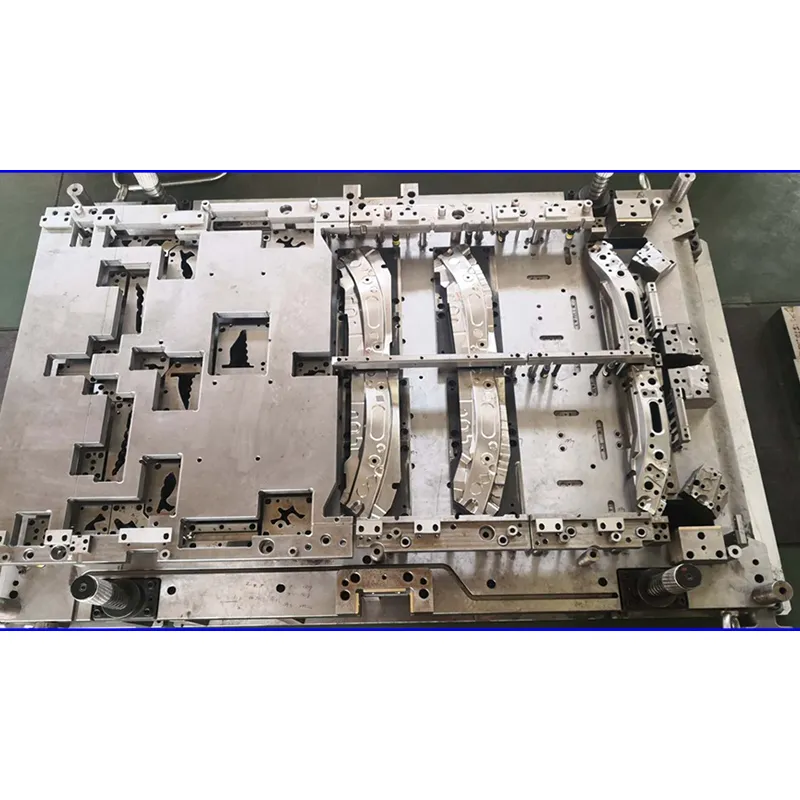 Штамповочная пресс-форма для производства автомобильных компонентов