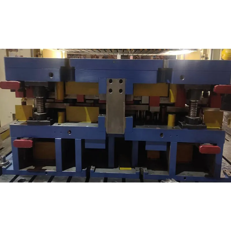 Штамповочная пресс-форма для производства автомобильных компонентов