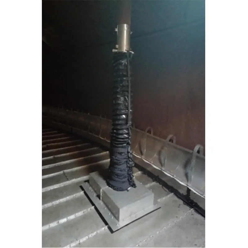 Устройство прохода с уплотнением направляющей стойки