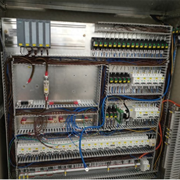 Почему шкафы управления ПЛК приобретают все большее значение как ключевые элементы автоматизации?