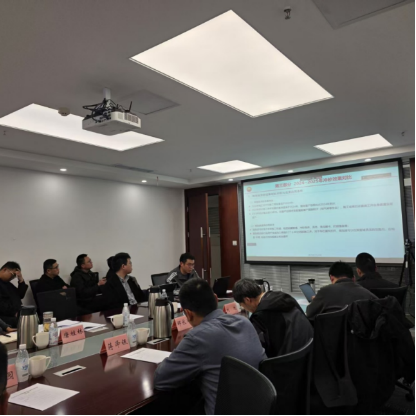 Завершилось ежегодное итоговое совещание по непрерывной промывке скважин песком и промывке труб компании Sichuan Shale Gas Exploration and Development Co., Ltd., на котором были отмечены значительные достижения технологии использования микропузырьков в качестве рабочей жидкости для временной закупорки скважин, разработанной компанией Shuhongyue.