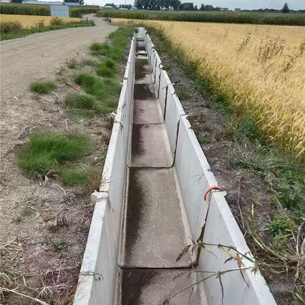 Взгляд на производственную площадку U-образных цементных траншей