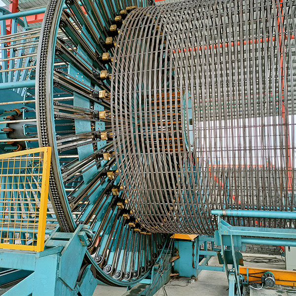 Видеоматериалы с реального производства: Установка для контактной сварки и навивки арматурных каркасов для производства бетонных труб