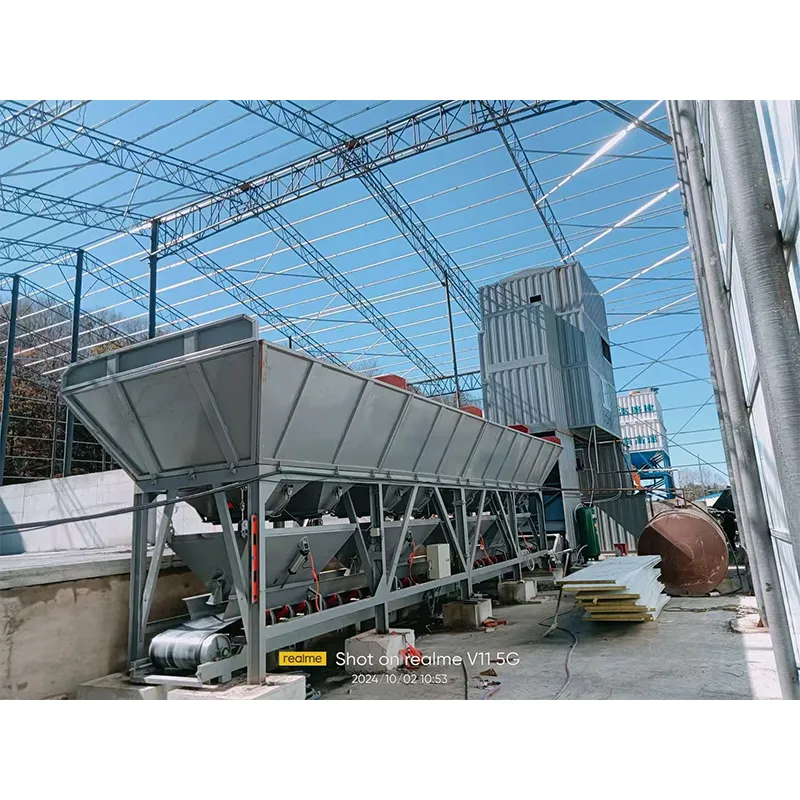 Бетоносмесительный узел с ковшовым подъёмником и бункером