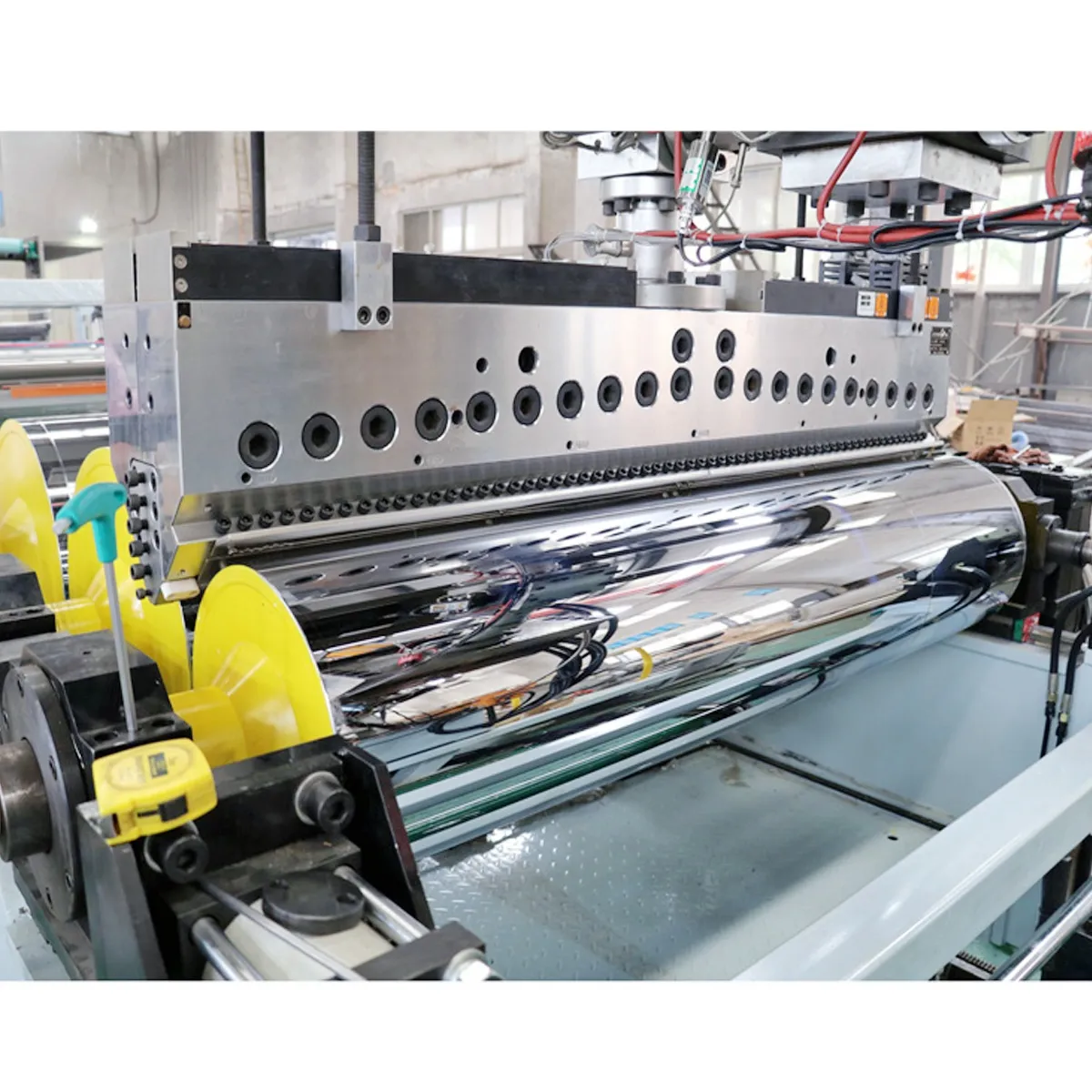 Экструзионная линия для производства ПЭТ-пленки нового поколения с двойным параллельным шнеком