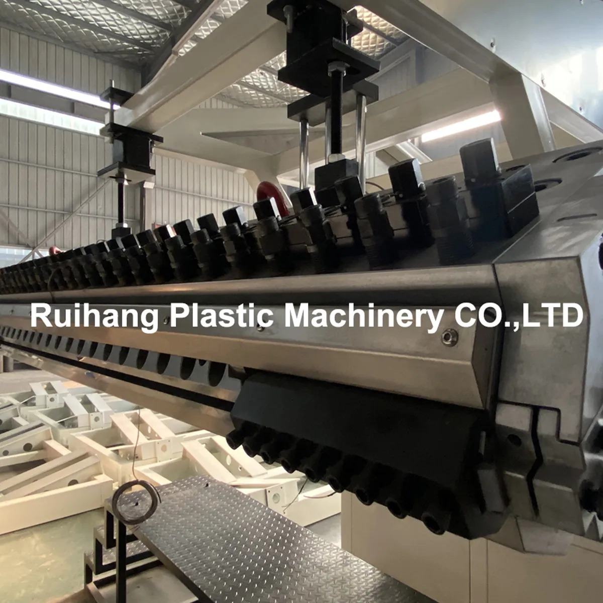 Экструзионная Линия для производства PE V-lock анкерных листов