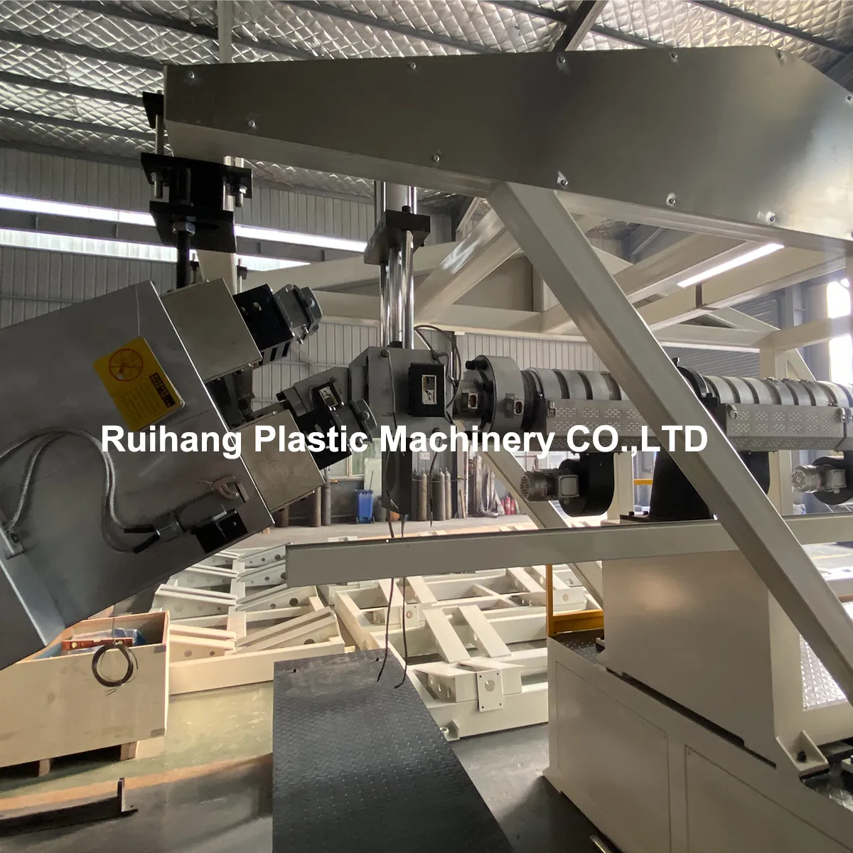 Экструзионная Линия для производства PE V-lock анкерных листов