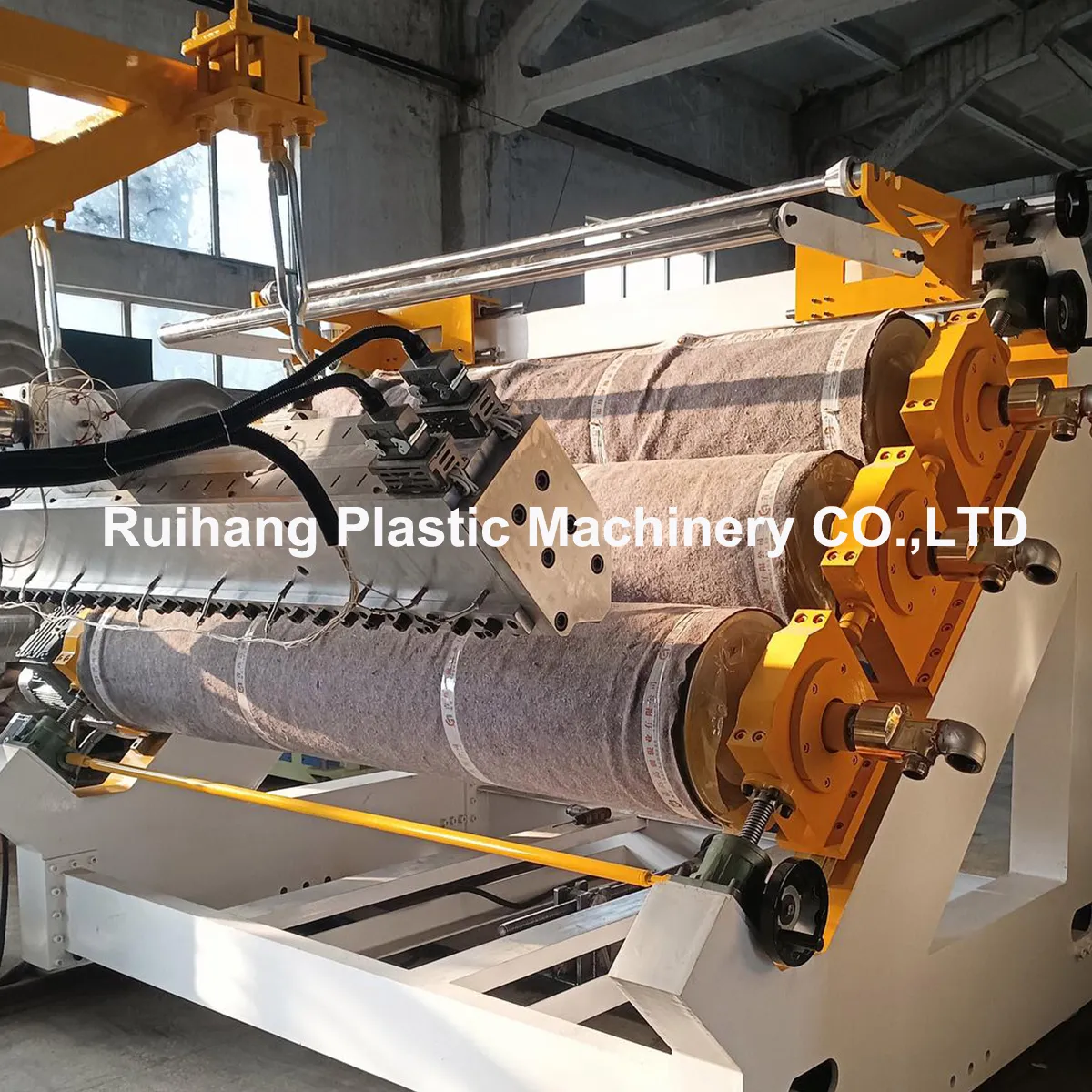 Экструзионная Линия для производства PE V-lock анкерных листов