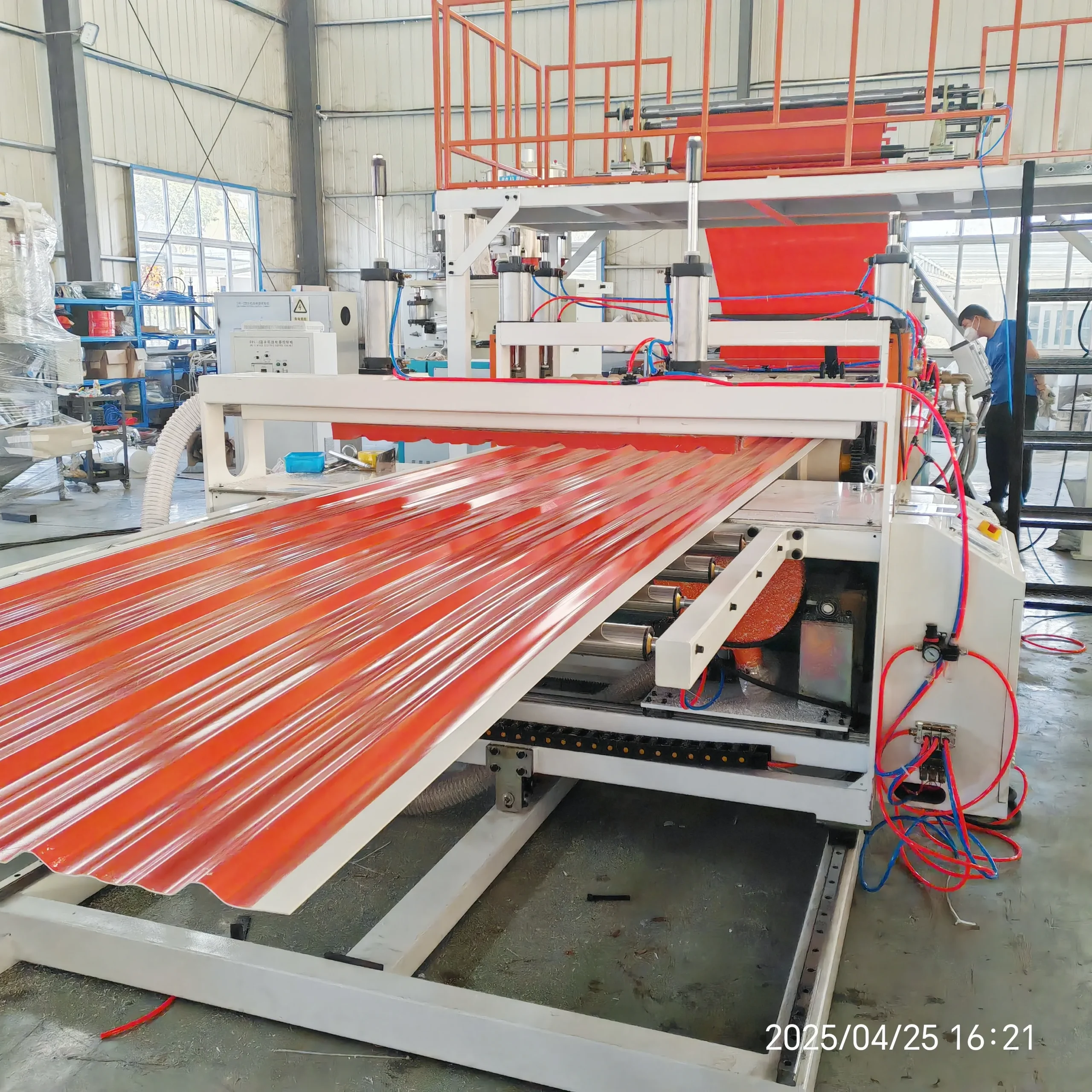 Линии по производству листа профилированного из ПВХ / ПК